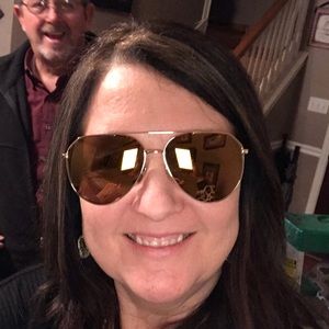 Meet your Posher, Lori